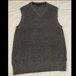 Banana Republic Men’s Wool/Silk Blend Dark Grey Sweater Vest V Neck Size XL EUC